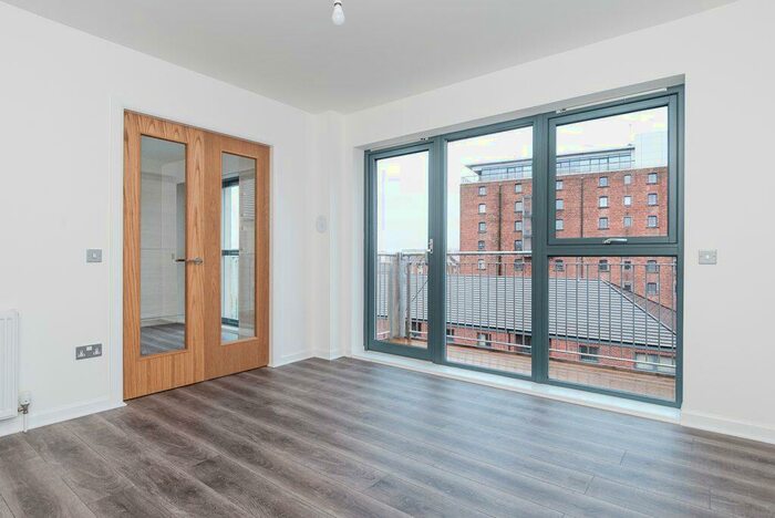 2 Bedroom Flat To Rent In L &# West Bowling Green Street, Edinburgh, EH6