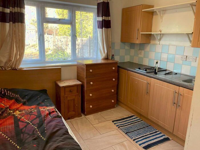 Studio To Rent In Ive Farm Close, Leyton E10