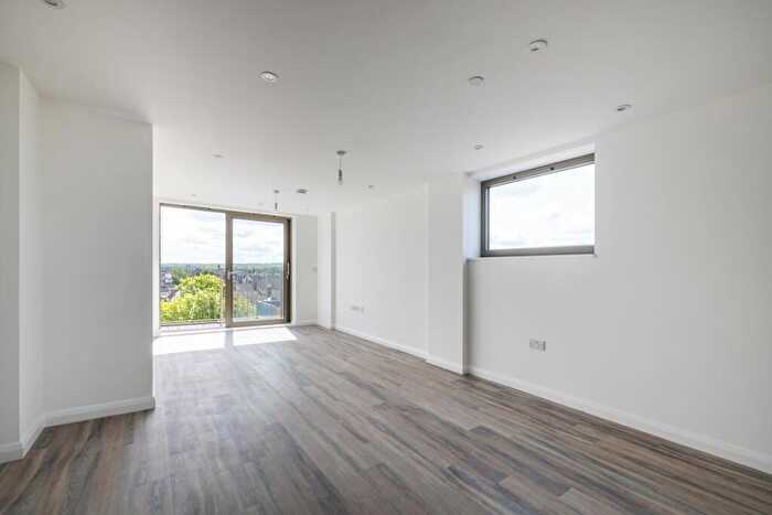 1 Bedroom Flat To Rent In Doyle Road, Miheer House, SE25