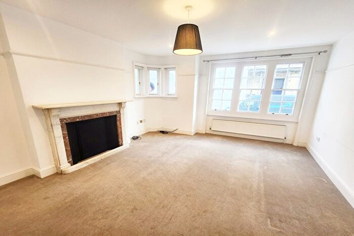 2 Bedroom Flat To Rent In Bell Street, Marylebone, London, NW1