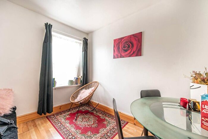 1 Bedroom Flat For Sale In Pearcroft Road, Leytonstone, London, E11
