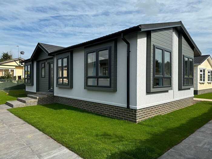 2 Bedroom Mobile/park Home For Sale In Cudworth Park, Burnt Oak Lane, Newdigate, Dorking, RH5