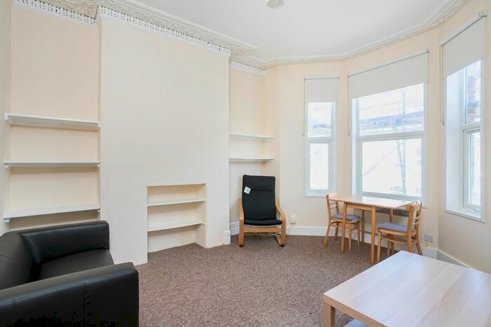 1 Bedroom Flat To Rent In Mayflower Road, London, SW9