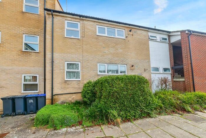 2 Bedroom Flat For Sale In Randalls Croft Road, Wilton, Salisbury, SP2