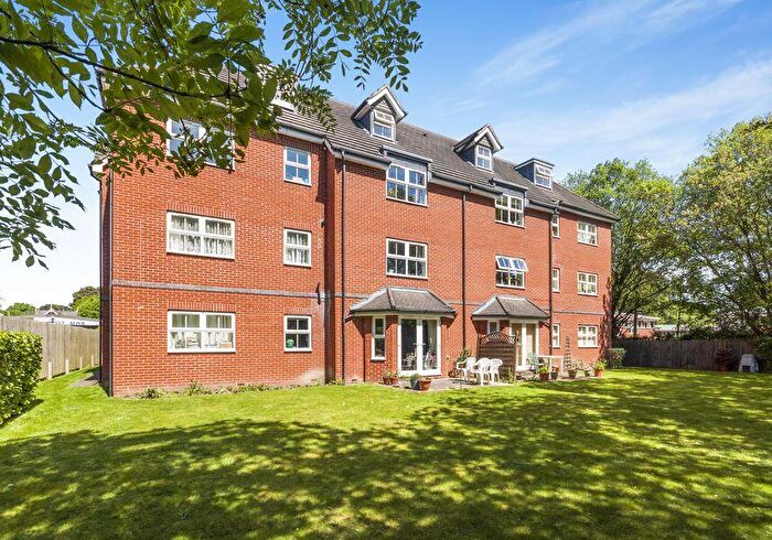 2 Bedroom Flat To Rent In St. Francis Close, Crowthorne, RG45
