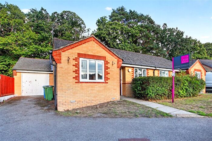 2 Bedroom Bungalow For Sale In Napier Close, Crowthorne, Berkshire, RG45