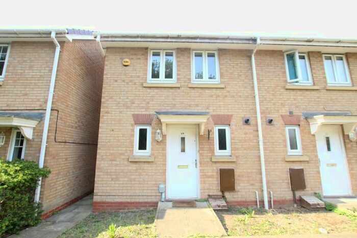 3 Bedroom Terraced House To Rent In Thirlmere Way, Kingswood, HU7