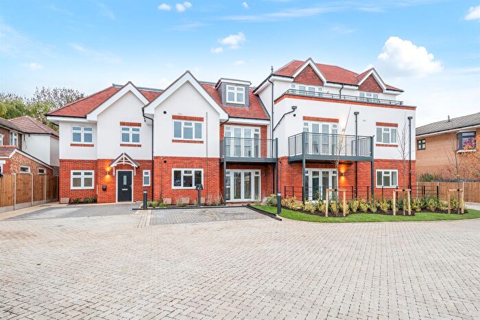 2 Bedroom Flat For Sale In Ruxley Lane, Epsom, KT19
