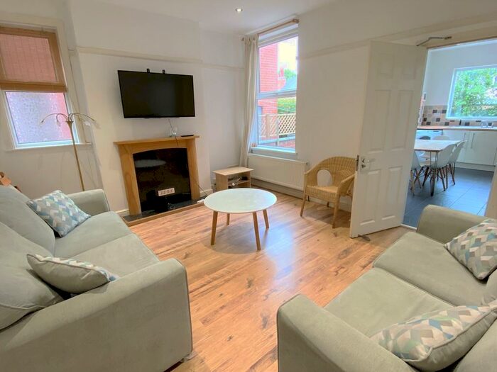 6 Bedroom Semi-Detached House To Rent In Rolleston Drive, Lenton, Nottingham, NG7