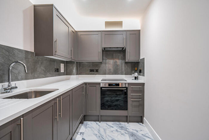 2 Bedroom Apartment For Sale In Black Eagle Drive, Northfleet, Gravesend, DA11