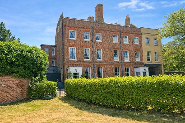 8 Bedroom Semi-Detached House For Sale In Sir John Richardson Avenue, Royal Haslar, Gosport, PO12