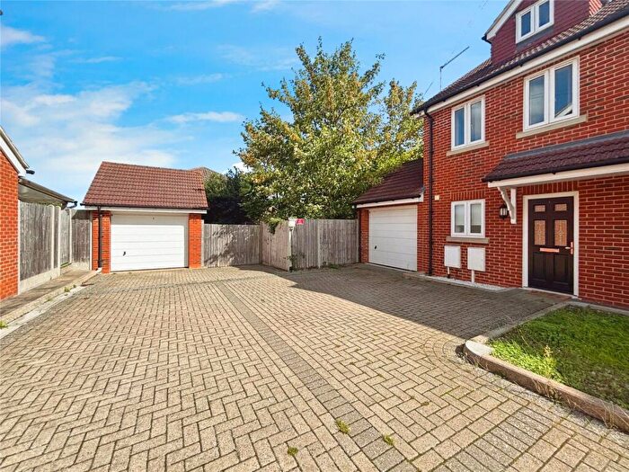 3 Bedroom Semi-Detached House To Rent In Granary Close, Rainham, Gillingham, Kent, ME8