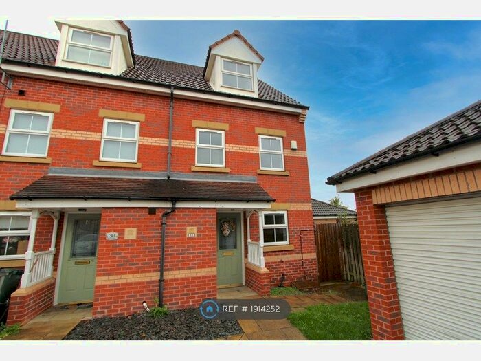 3 Bedroom Semi-Detached House To Rent In Turnberry Mews, Stainforth, DN7