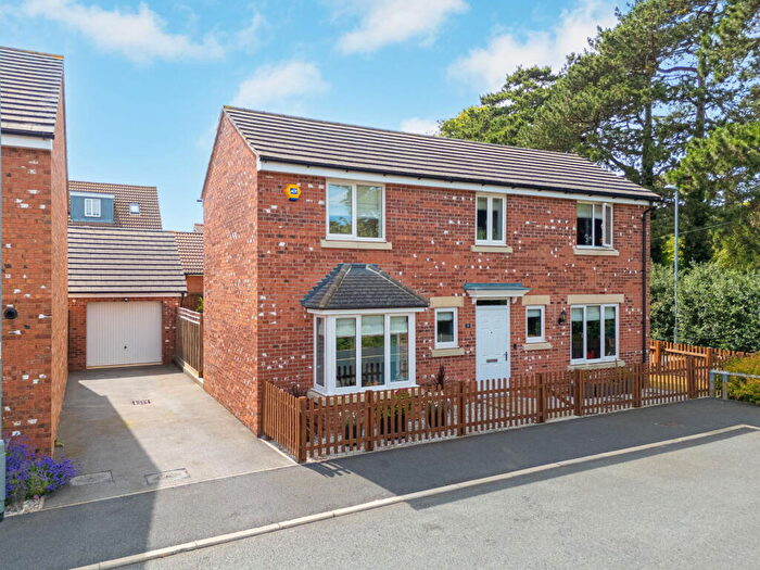 4 Bedroom Detached House For Sale In Betournay Close, Raunds, Wellingborough, NN9