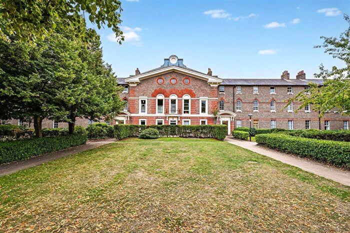 1 Bedroom Apartment For Sale In St. Marys Road, Portsmouth, PO3
