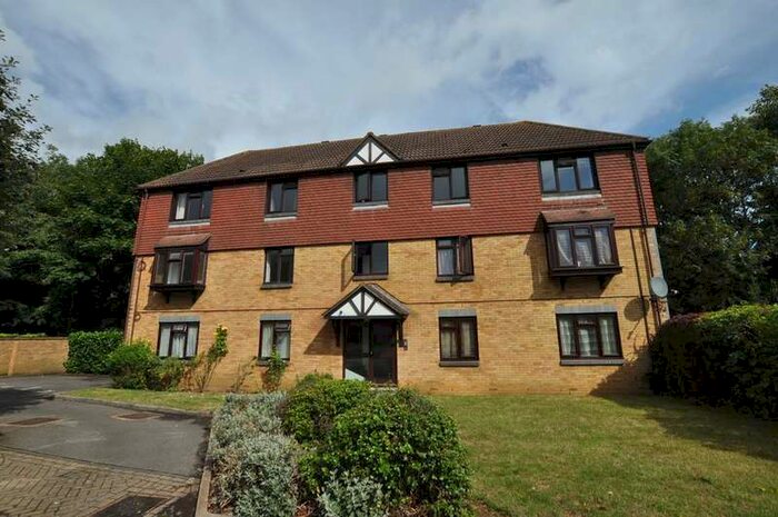 1 Bedroom Flat To Rent In Ladygrove Drive, GU4