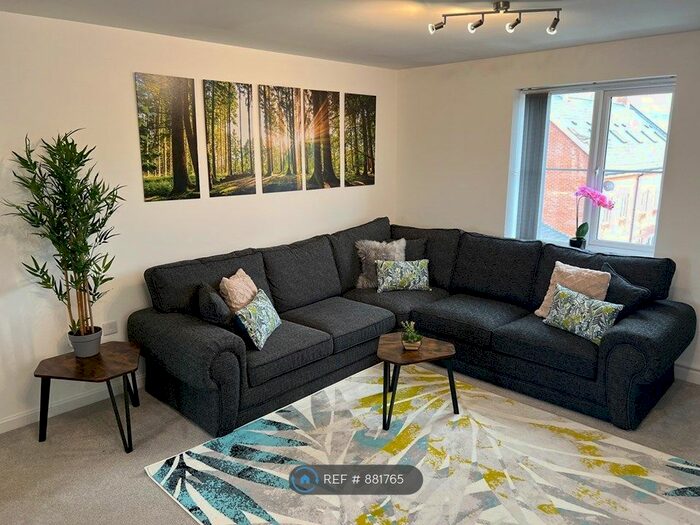 2 Bedroom Flat To Rent In Coopers Edge, Gloucester, GL3