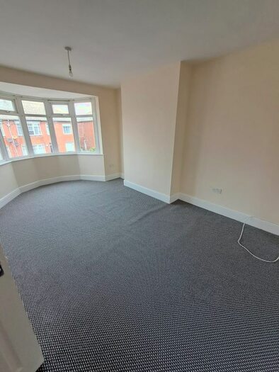 2 Bedroom Flat To Rent In Moorhead, Newcastle Upon Tyne, NE5