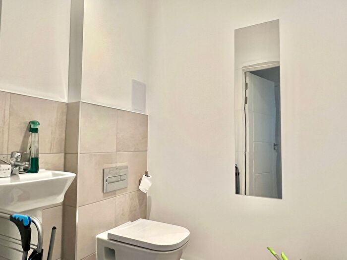 3 Bedroom Flat To Rent In Coopers Lane, London, E20