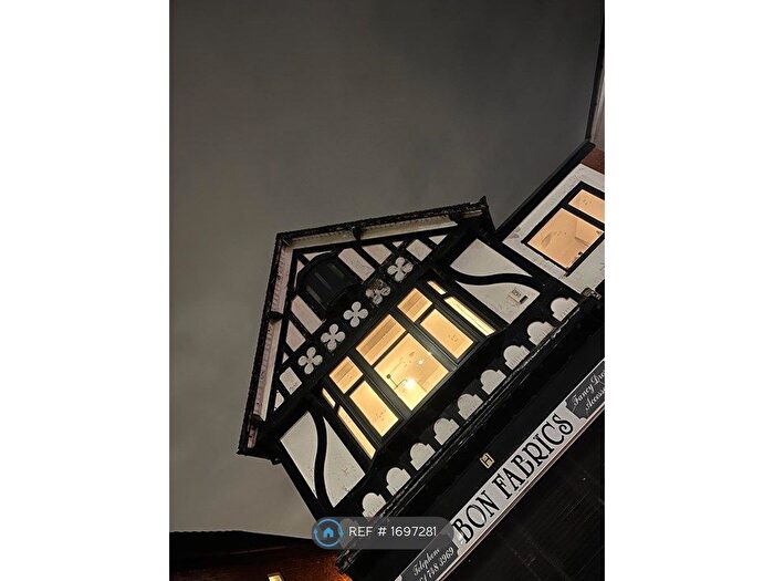 2 Bedroom Flat To Rent In Davyhulme Circle, Urmston, Manchester, M41