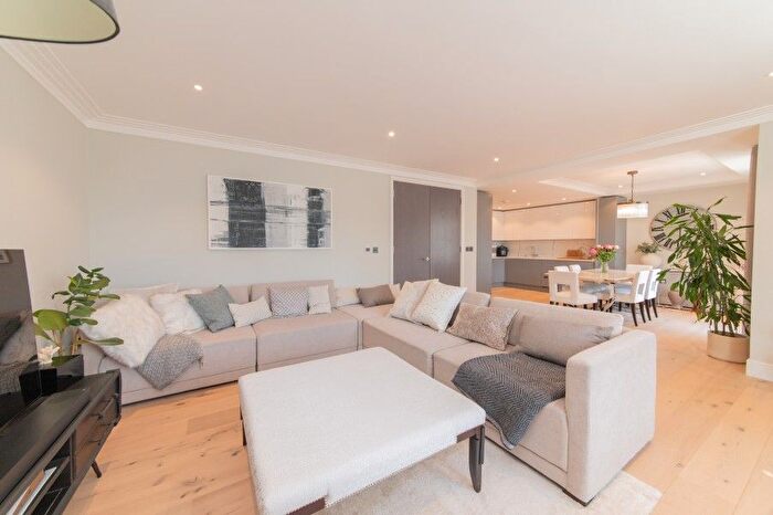 2 Bedroom Flat To Rent In Dollis Avenue, Finchley, N3