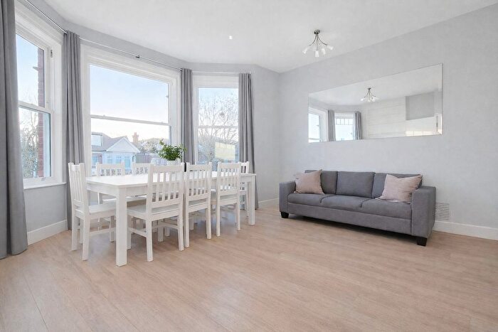 1 Bedroom Flat To Rent In Dartmouth Road, Willesden, NW2