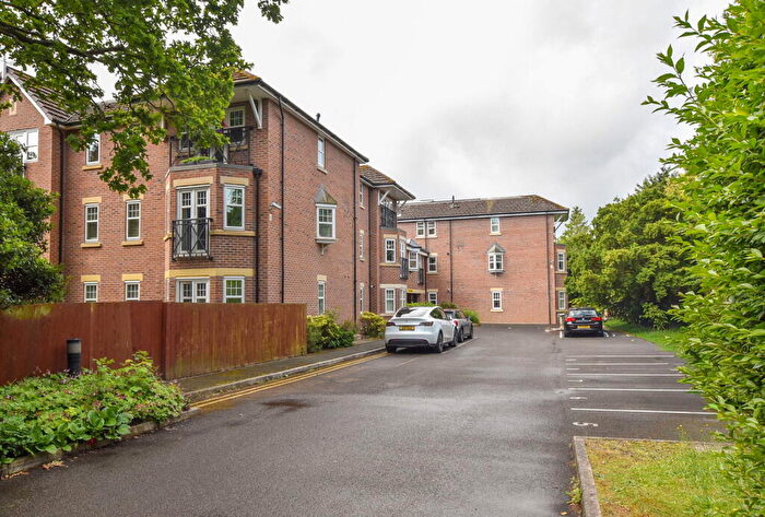 2 Bedroom Apartment For Sale In Plymyard Avenue, Bromborough, Wirral, CH62