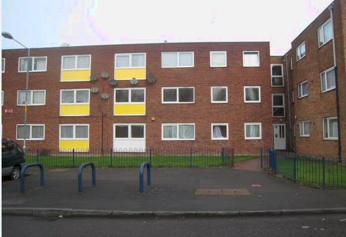 3 Bedroom Flat To Rent In Cowbridge Lane, Barking, IG11