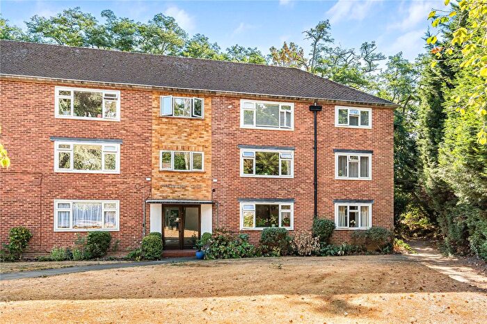 2 Bedroom Flat For Sale In Trotsworth Court, Virginia Water, Surrey, GU25