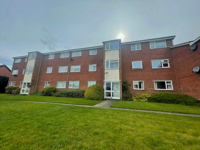 2 Bedroom Apartment To Rent In Croxton Court, Streetly, B74