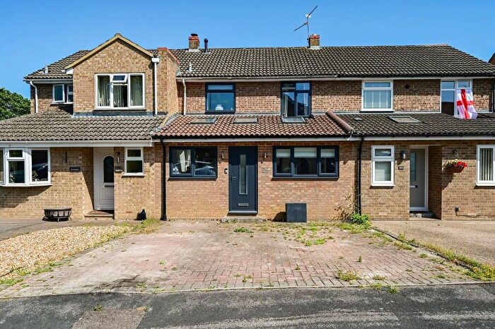 3 Bedroom Terraced House For Sale In Cornfields, Yateley, GU46
