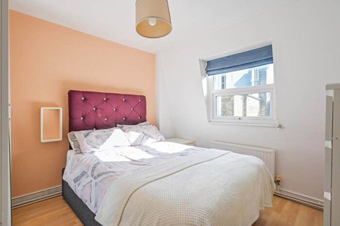 1 Bedroom Flat For Sale In Mile End Road, Stepney, London, E1