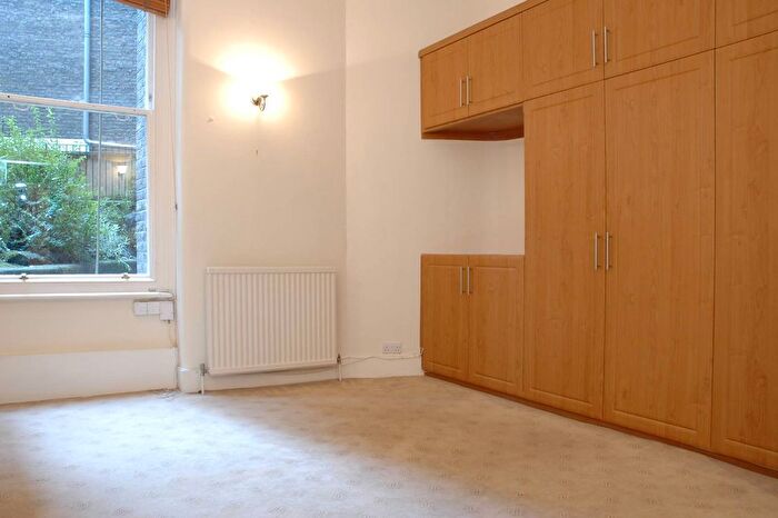 2 Bedroom Flat To Rent In Barkston Gardens, South Kensington, London, SW5