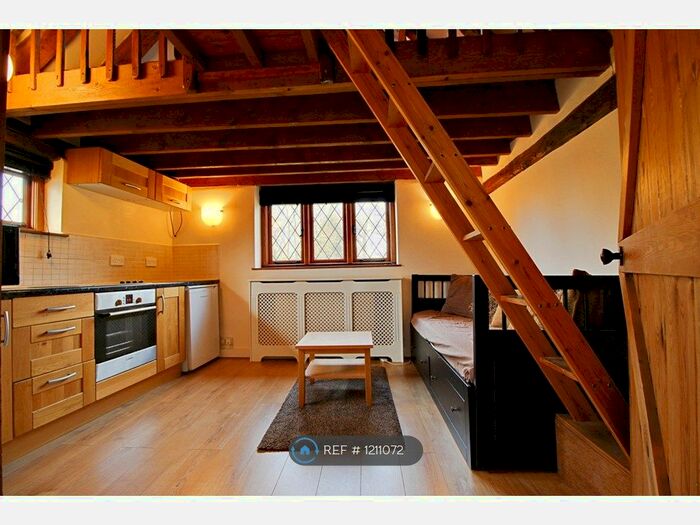 Studio To Rent In The Annexe, Wokingham, RG40