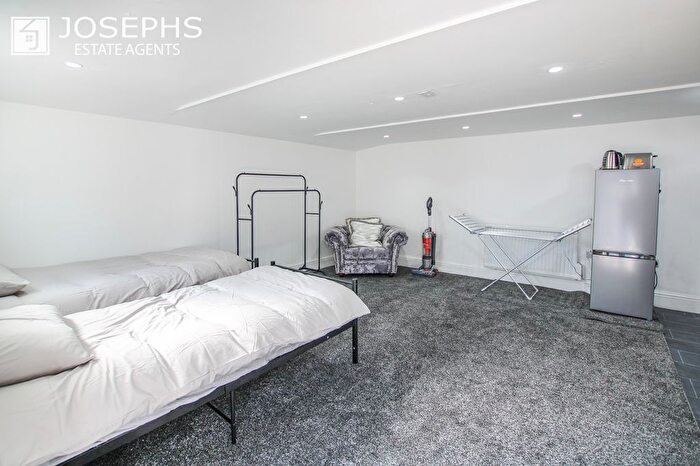 1 Bedroom Flat To Rent In Newington Walk, Bolton, BL1