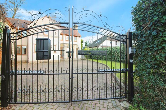 4 Bedroom Detached House To Rent In Selby Road, Garforth, Leeds, LS25