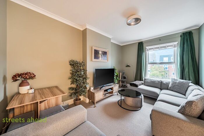 2 Bedroom Flat For Sale In Bensham Manor Road, Thornton Heath, CR7