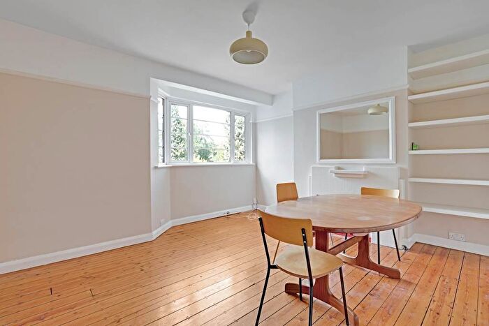 2 Bedroom Flat For Sale In Anerley Park, Anerley, SE20