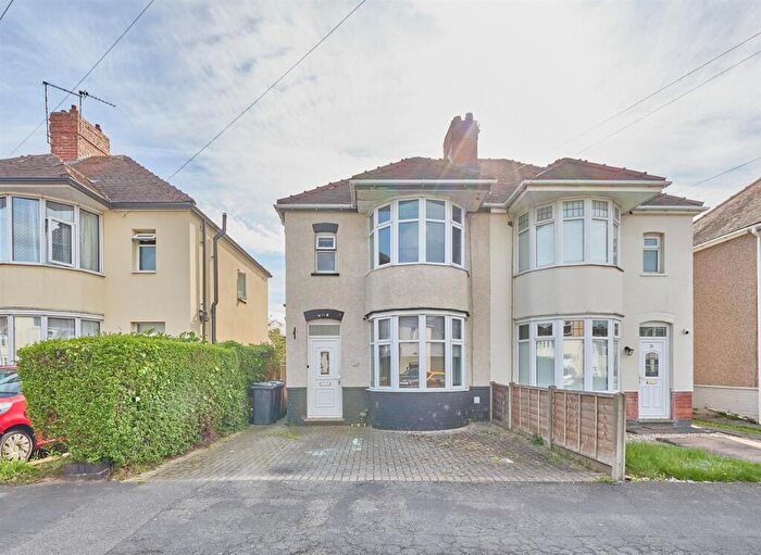 3 Bedroom Semi Detached House For Sale In Thirlmere Road, Hinckley, LE10