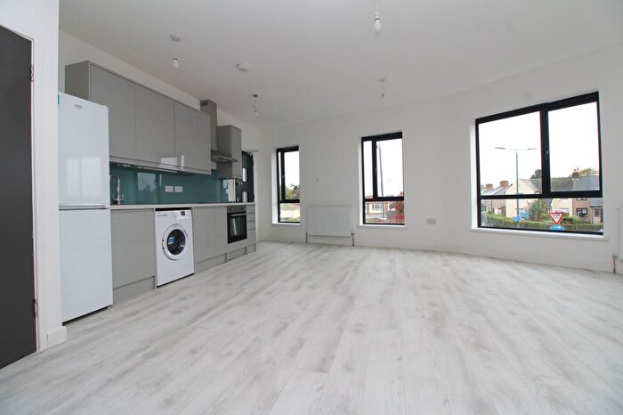 2 Bedroom Flat To Rent In Central Avenue, Welling, DA16