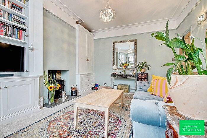 1 Bedroom Flat For Sale In Ashurst Road, London, N12
