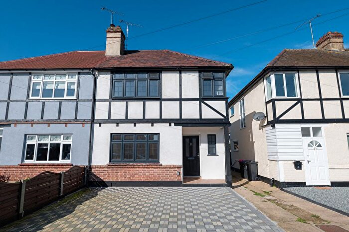 3 Bedroom Semi Detached House For Sale In Beechmont Gardens, Southend-On-Sea, SS2