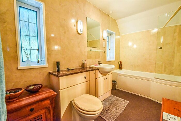 3 Bedroom Detached House For Sale In The Broadway, Dursley, GL11