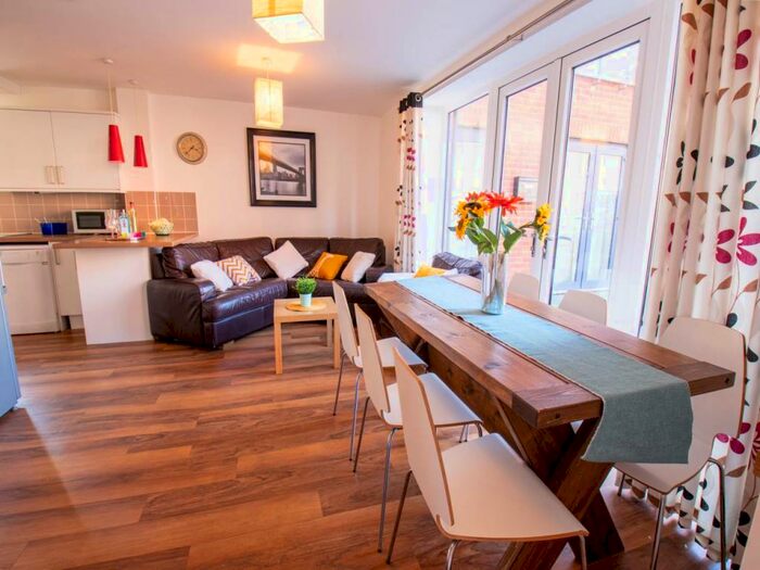 6 Bedroom House To Rent In Saxton Court, Gillingham, ME7