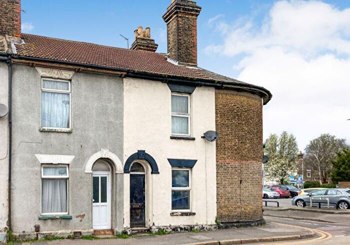3 Bedroom Terraced House For Sale In Station Road, Strood, Rochester, Kent, ME2