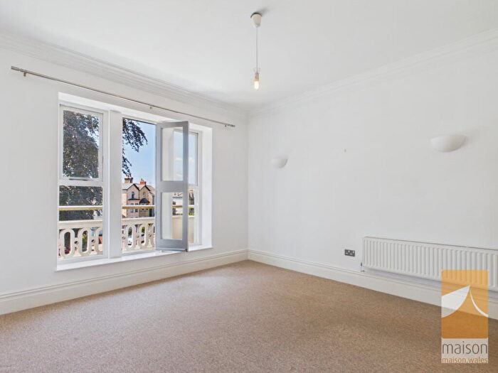 2 Bedroom Apartment For Sale In Conway Road, Pontcanna, Cardiff, CF11