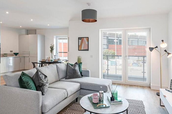 1 Bedroom Apartment For Sale In Netherhall Gardens, Worts Causeway, Cambridge, CB1