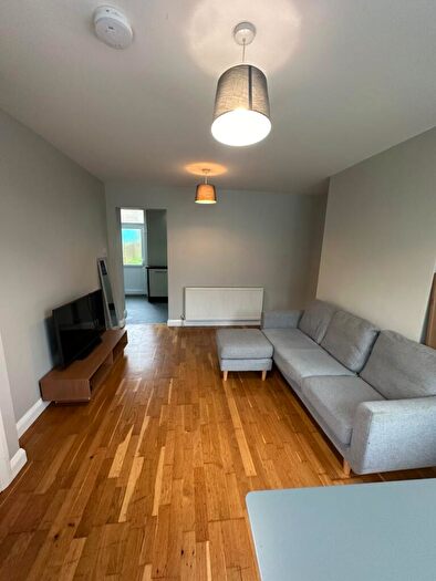 2 Bedroom Terraced House To Rent In Newsome Road, Huddersfield, HD4