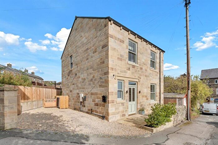 3 Bedroom Detached House For Sale In Briggate, Silsden, BD20