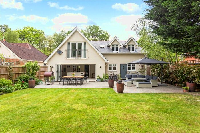 5 Bedroom Detached House For Sale In Stonehill Road, Chertsey, KT16